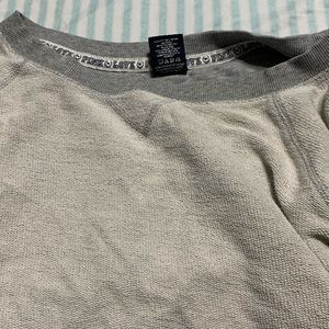 Gray pink vs sweater size small